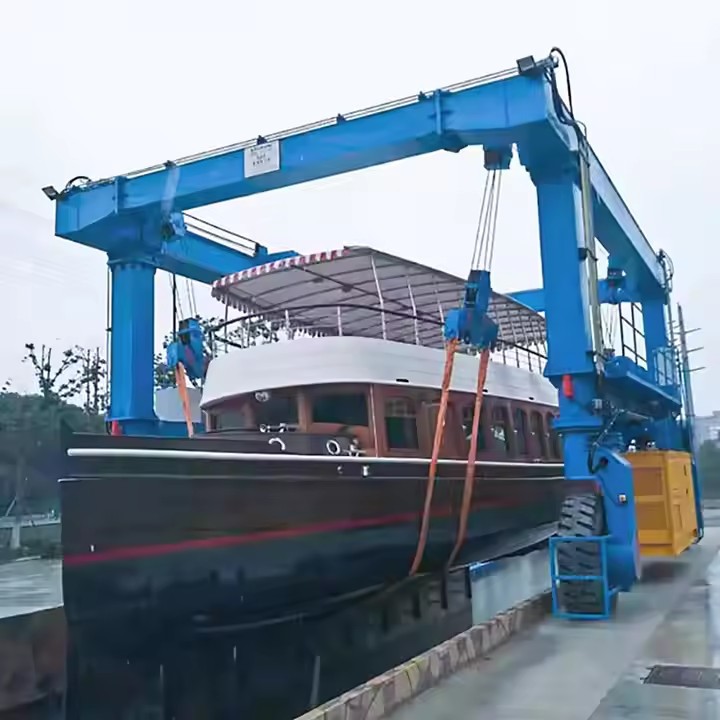 ปั้นจั่นบนเรือเคลื่อนที่